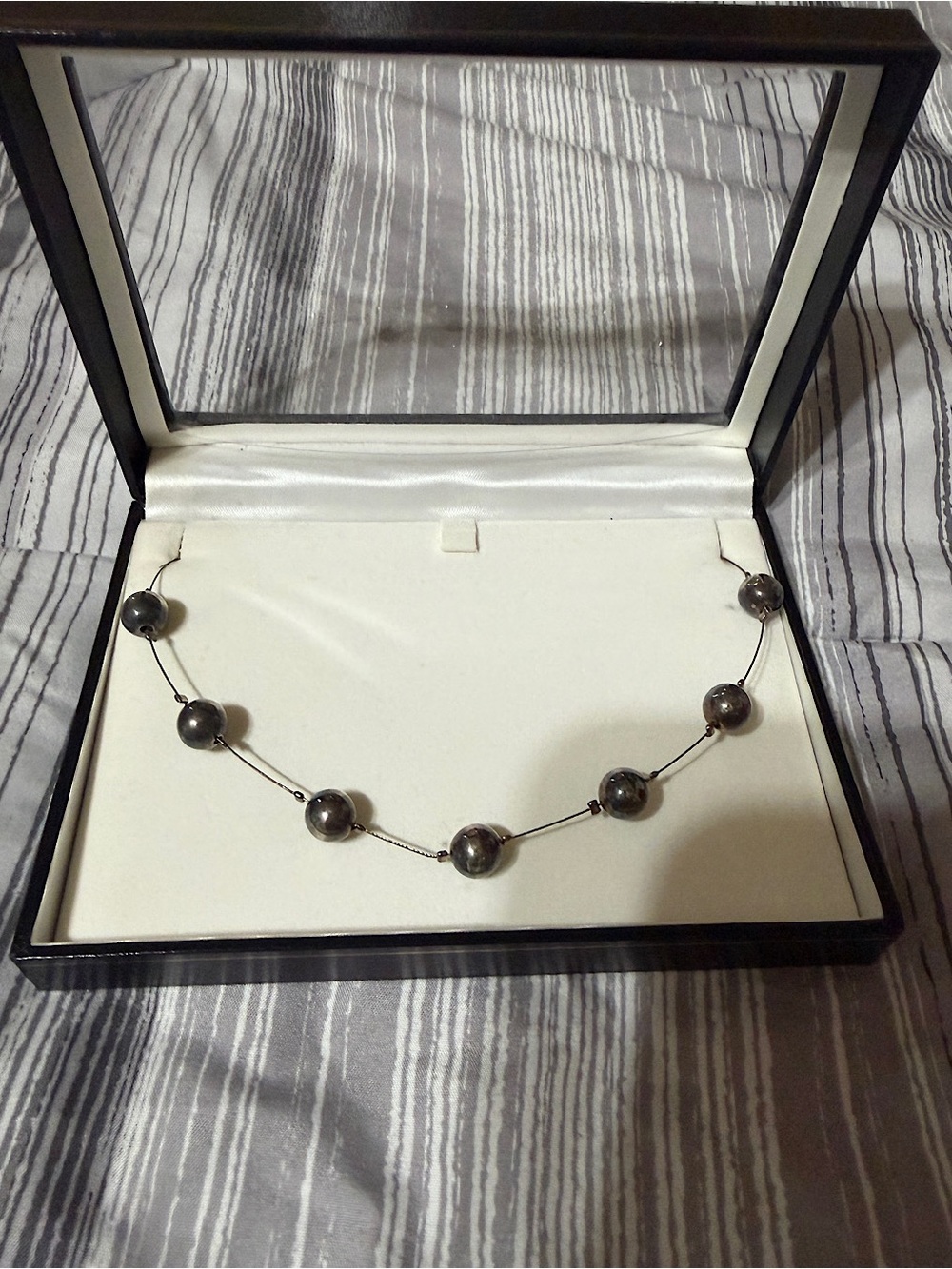 Vintage metal faux pearl necklace
